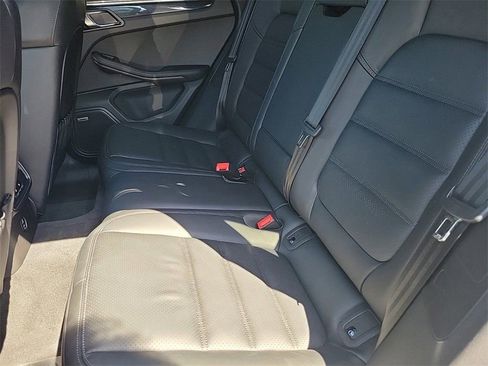 Certified 2025 Porsche Macan AWD/4WD image 12