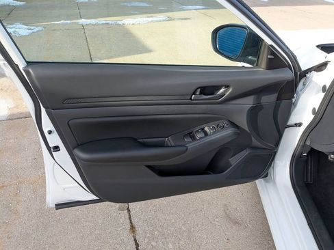 Used 2025 Nissan Altima 2.5 S image 12