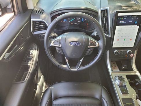 Used 2023 Ford Edge SEL image 11