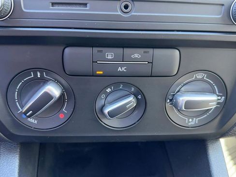 Used 2017 Volkswagen Jetta S image 38