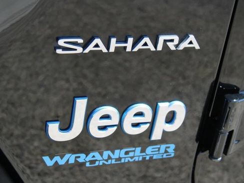 Used 2021 Jeep Wrangler Unlimited Sahara w/ Cold Weather Group AWD/4WD image 9
