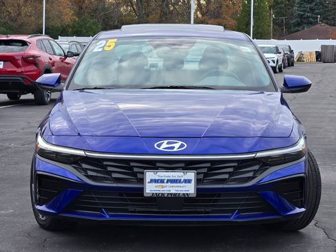Used 2025 Hyundai Elantra SEL image 3