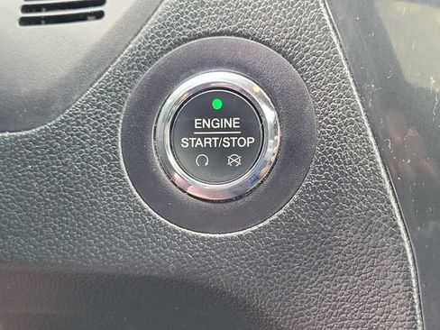 Used 2017 Ford Explorer XLT w/ Equipment Group 202A AWD/4WD image 20