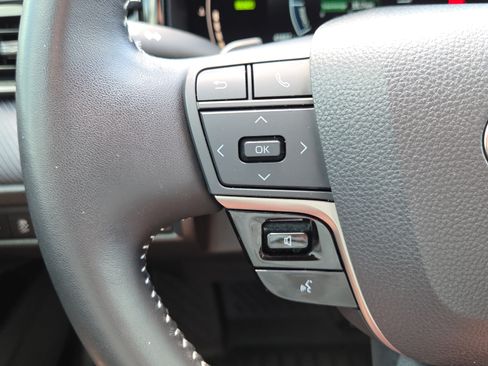 Used 2025 Toyota Camry SE FWD image 26