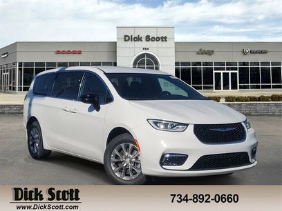 New 2026 Chrysler Pacifica Select