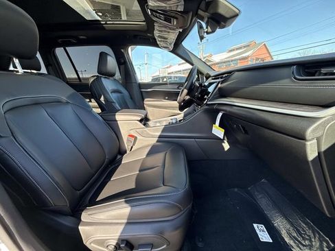 New 2026 Jeep Grand Cherokee Limited image 37