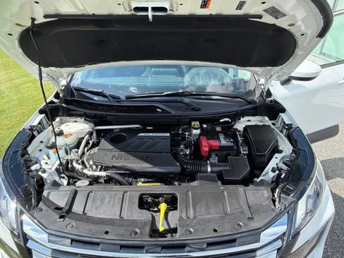 Used 2025 Nissan Rogue SV FWD image 24