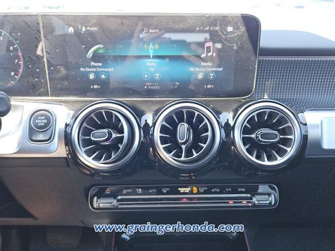 Used 2022 Mercedes-Benz GLB 250 4MATIC image 15
