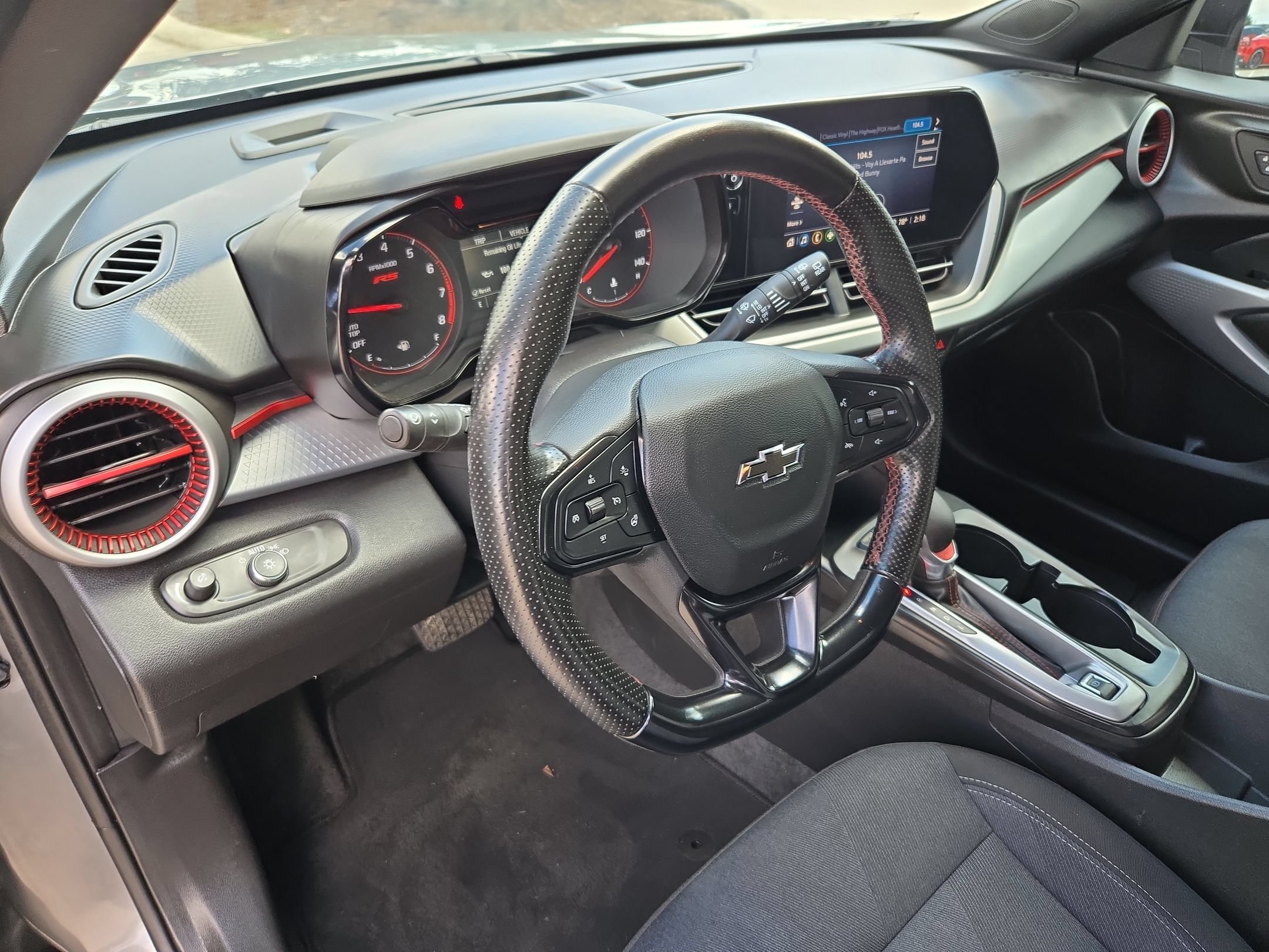 Used 2024 Chevrolet Trax RS FWD image 10