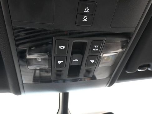 Used 2022 Volkswagen Atlas Cross Sport SE FWD image 31