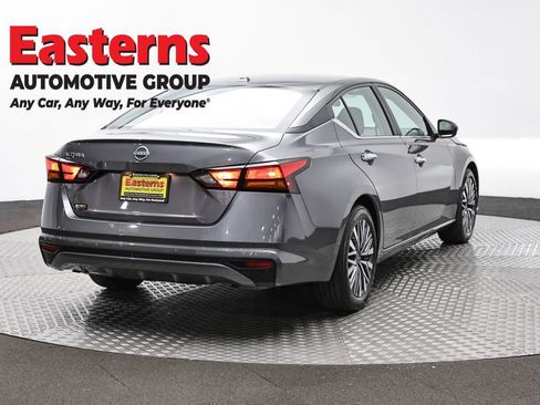 Used 2025 Nissan Altima 2.5 SV image 5