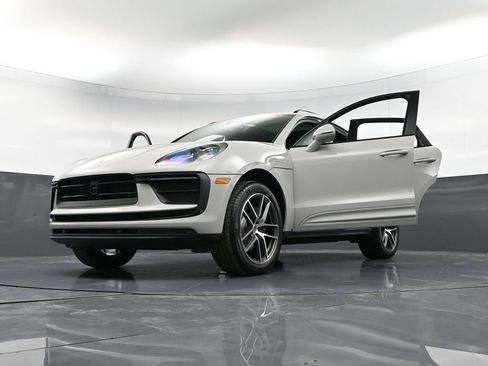Certified 2026 Porsche Macan AWD/4WD image 38