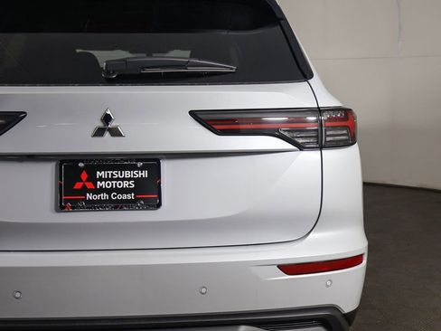 New 2026 Mitsubishi Outlander ES FWD image 16