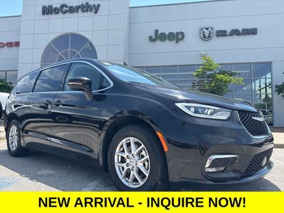 Used 2024 Chrysler Pacifica Touring-L