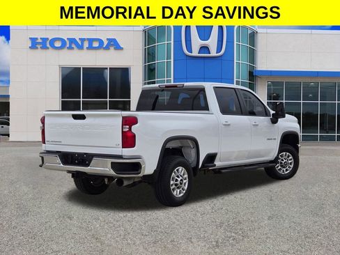 Used 2025 Chevrolet Silverado 2500 LT w/ Convenience Package AWD/4WD image 3