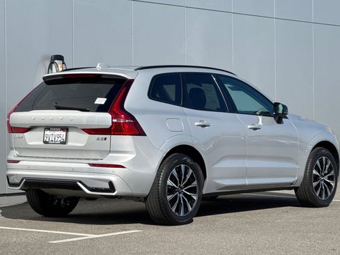 Used 2025 Volvo XC60 B5 Core w/ Protection Package Premier image 5
