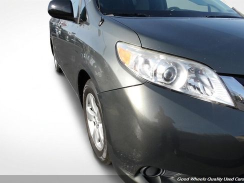 Used 2014 Toyota Sienna LE FWD image 9