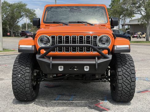 Used 2025 Jeep Wrangler Unlimited Sahara AWD/4WD image 9