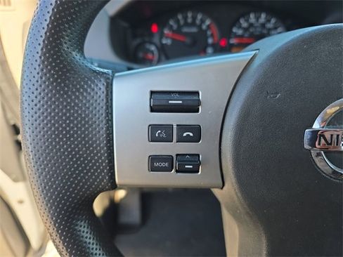 Used 2014 Nissan Frontier SV image 24
