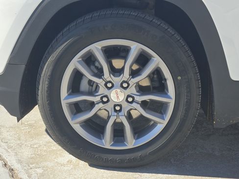 Used 2022 GMC Terrain SLT w/ Infotainment Package II image 15