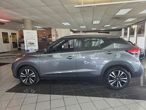 Used 2020 Nissan Kicks SV FWD image 3