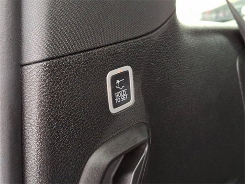 Used 2024 Jeep Wagoneer 4WD w/ Convenience Group I image 34