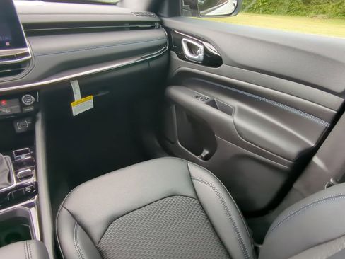 New 2026 Jeep Compass Latitude AWD/4WD image 15