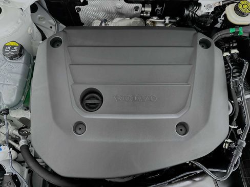 Used 2025 Volvo XC40 B5 Plus w/ Protection Package Premier image 29