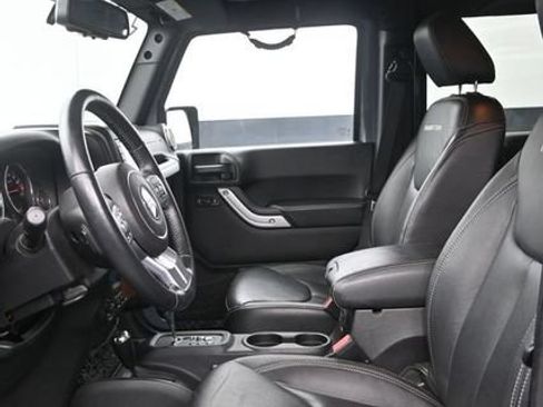 Used 2015 Jeep Wrangler Unlimited Rubicon AWD/4WD image 10