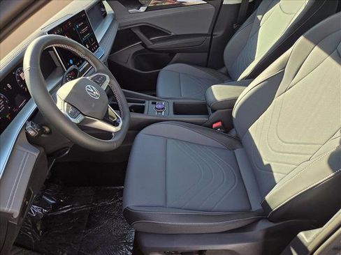 New 2026 Volkswagen Tiguan SE FWD image 4
