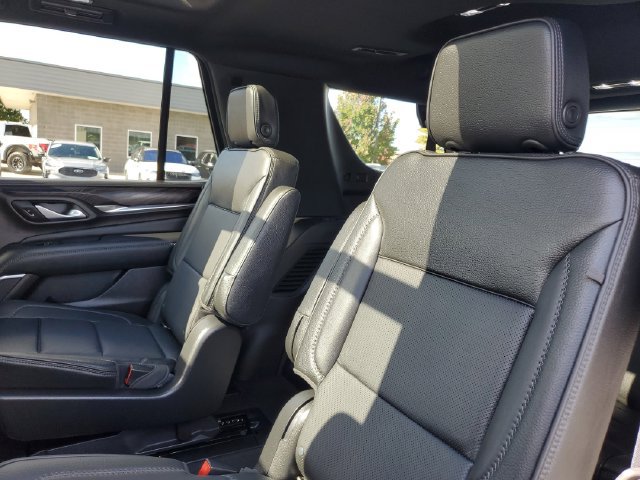 Used 2022 GMC Yukon Denali w/ Denali Premium Package AWD/4WD image 31