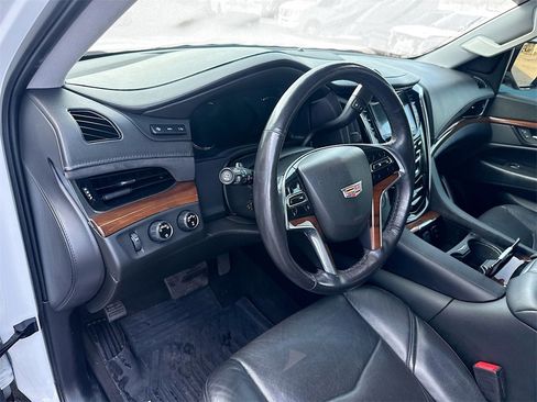 Used 2020 Cadillac Escalade ESV Luxury image 10