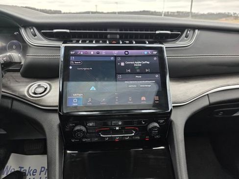 Used 2023 Jeep Grand Cherokee Limited image 15