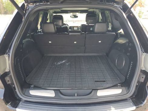 Used 2017 Jeep Grand Cherokee Overland AWD/4WD image 8