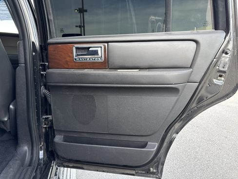Used 2014 Lincoln Navigator 2WD image 38