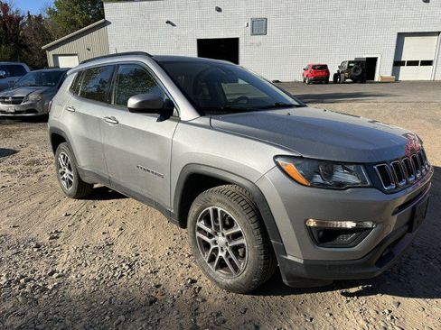 Used 2020 Jeep Compass Latitude image 3
