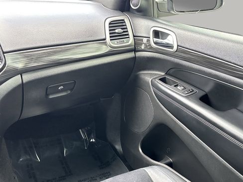 Used 2022 Jeep Grand Cherokee Laredo X image 15