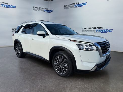 Used 2022 Nissan Pathfinder SL w/ SL Premium Package image 3