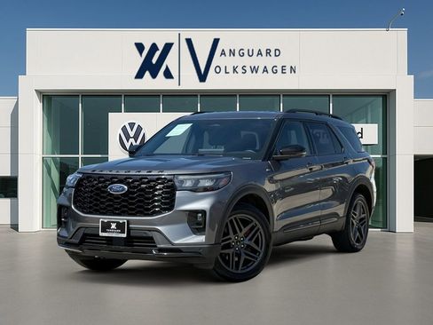 Used 2025 Ford Explorer ST-Line w/ ST-Line Street Pack image 1