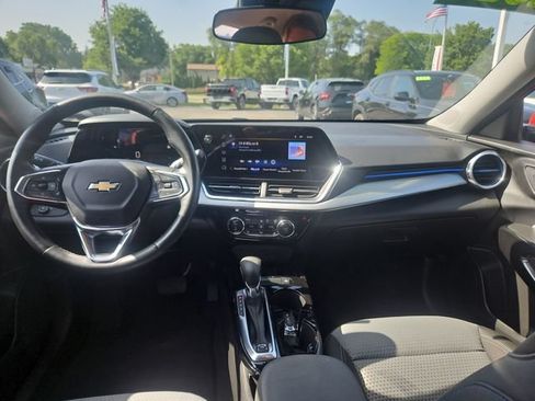 Used 2024 Chevrolet Trax LT w/ Driver Confidence Package FWD image 13