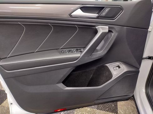 Certified 2024 Volkswagen Tiguan SE image 21