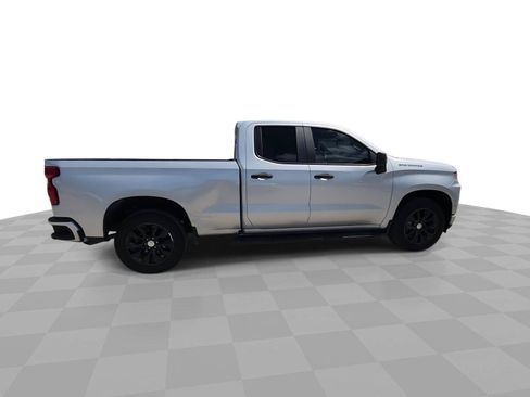 Used 2020 Chevrolet Silverado 1500 Custom w/ Custom Value Package RWD image 9