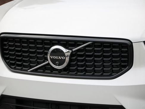 Certified 2026 Volvo XC40 B5 Plus AWD/4WD image 24