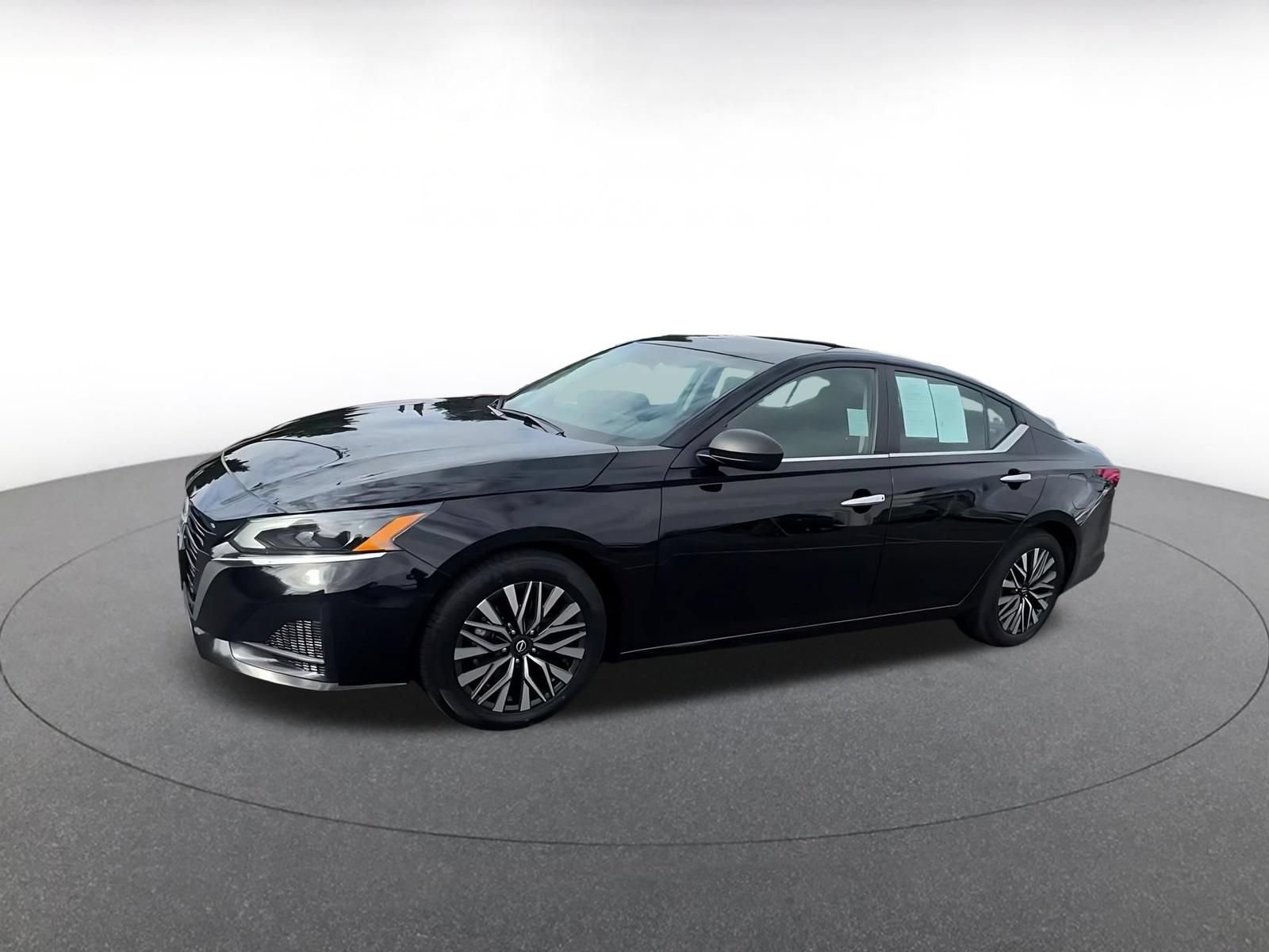 Used 2025 Nissan Altima 2.5 SV FWD image 7
