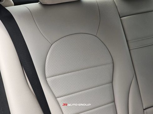 Used 2019 Mercedes-Benz C 300 4MATIC Sedan image 33