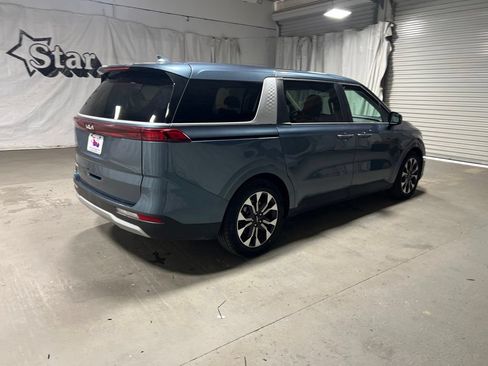 Used 2024 Kia Carnival EX FWD image 6