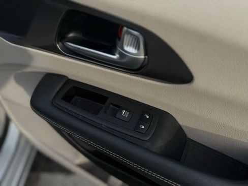 Certified 2024 Chrysler Pacifica Touring-L image 16