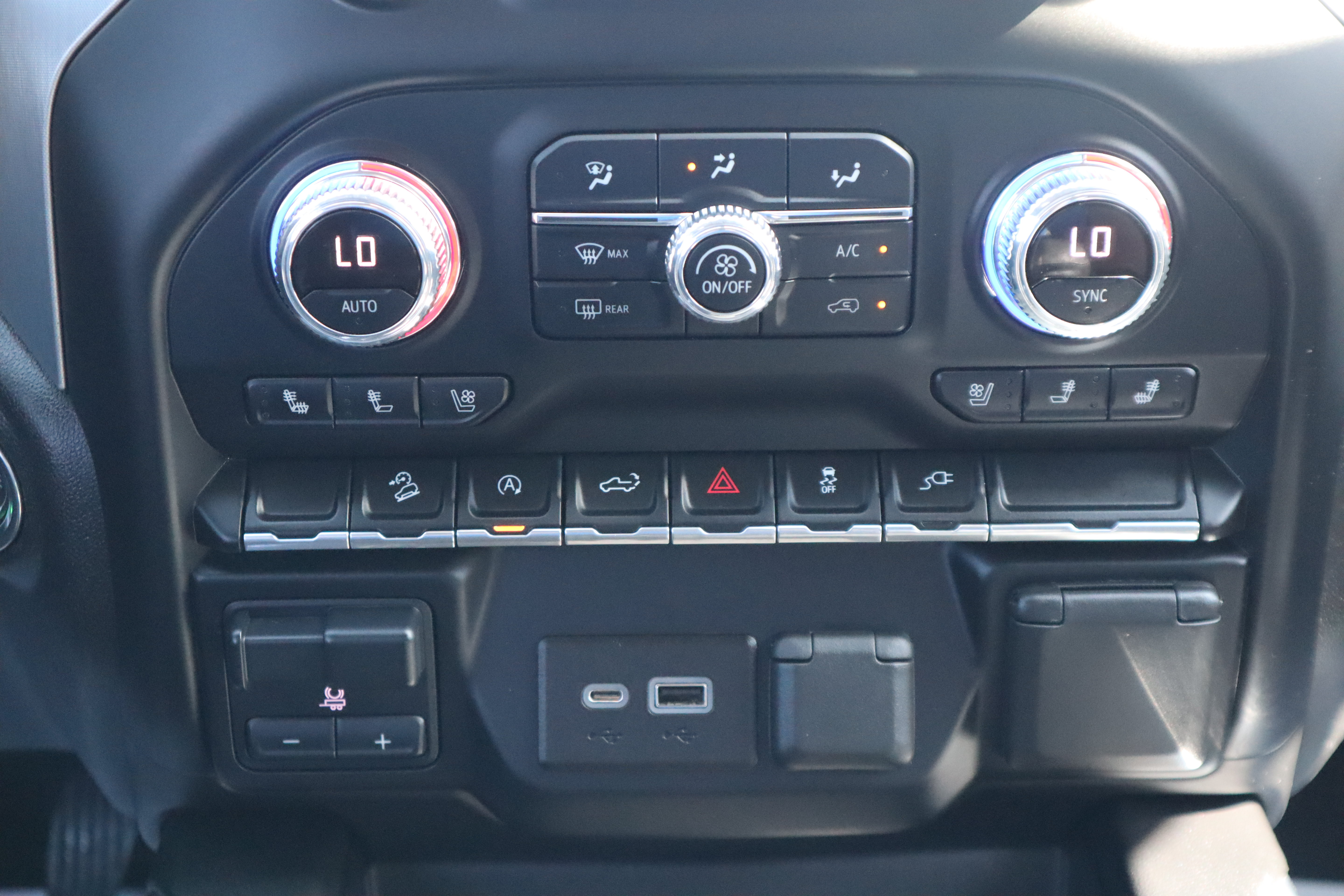Used 2021 GMC Sierra 1500 SLT w/ SLT Convenience Package AWD/4WD image 15