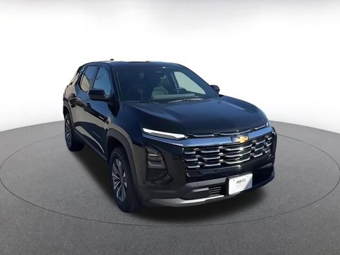 Used 2025 Chevrolet Equinox LT image 3