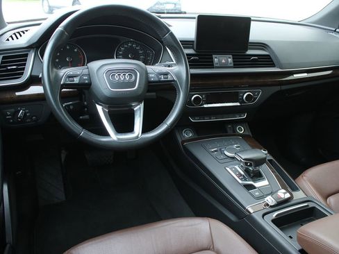 Used 2019 Audi Q5 2.0T Premium w/ Convenience Package image 16